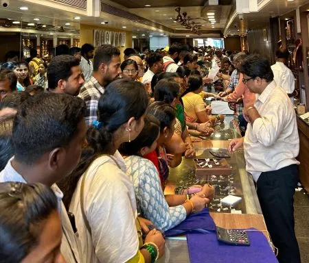 Crowded market on Akshaya Tritiya