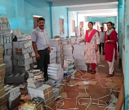 Start distribution of textbooks in the city