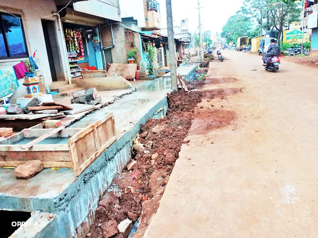 Kangrali Budruk Chavat Galli, Lakshmi Galli concrete sewer work on war footing