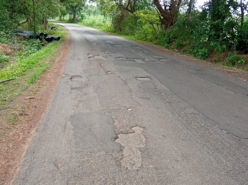 There are potholes everywhere on the Bidi-Bekwad road
