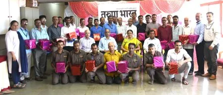 Employees of 'Tarun Bharat' were felicitated on the occasion of Labor Day