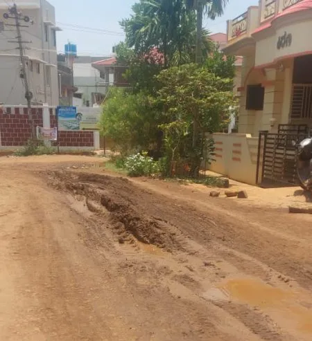 Asphalt 'that' road in Vrindavan Colony