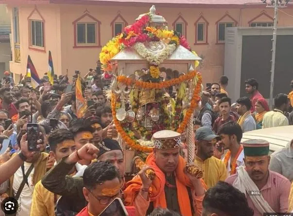 Chardham Yatra begins in the crowd of devotees