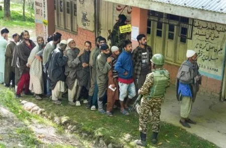 Peaceful voting in border villages
