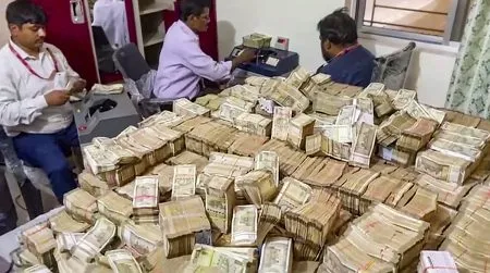 ED raids in Jharkhand found a hoard of currency notes