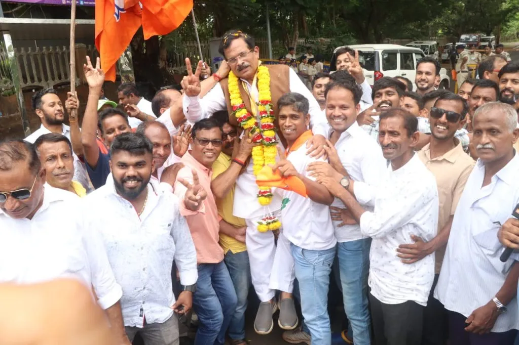 श्रीपादभाऊंची डबल हॅट्ट्रिक, दक्षिणेत काँग्रेस Sripadbhau's double hat-trick, Congress in the south