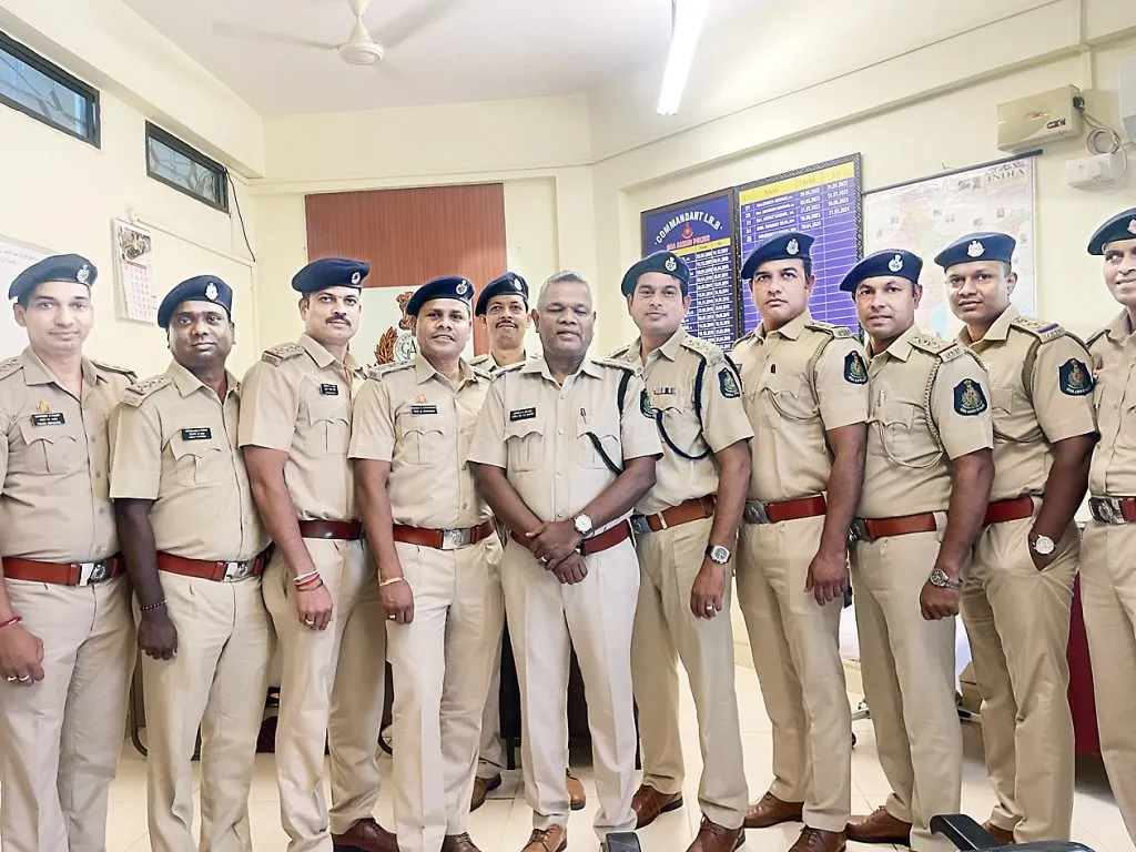Appreciation of policemen who performed best in Lok Sabha elections
