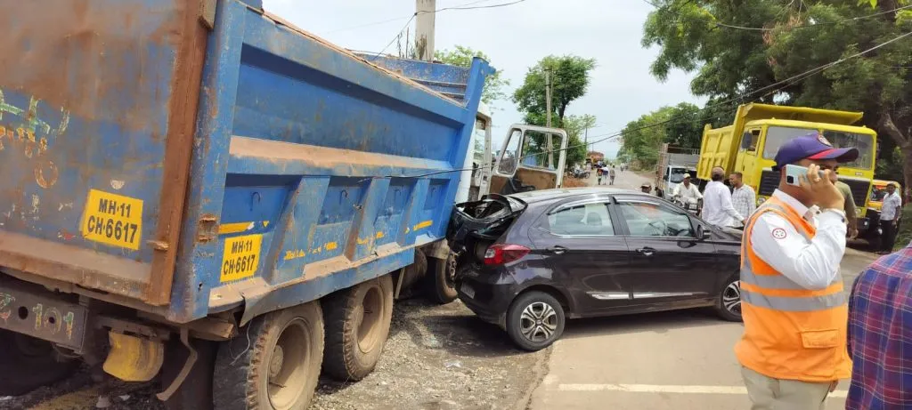 Husband and wife killed on the spot in a collision with a dumper