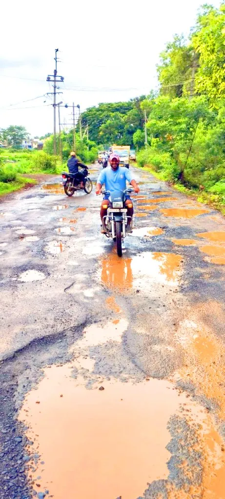 Who is responsible for road repair in Machhe-Waghwade?