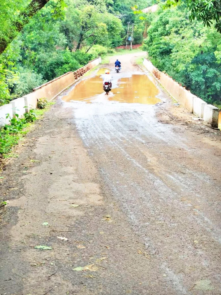 शंकरपेठ-जांबोटी रोड मलप्रभा नदीवरील पुलावर साचले पाणी Shankarpeth-Jamboti road waterlogged bridge over Malprabha river