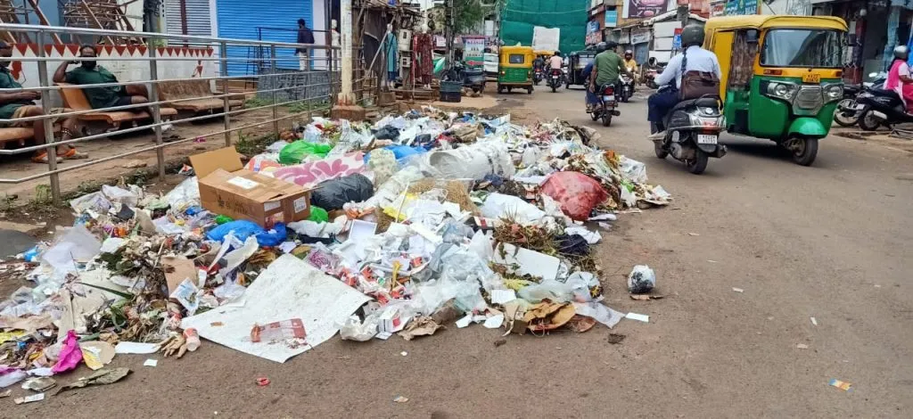 Garbage heaps in front of Martyrs Memorial