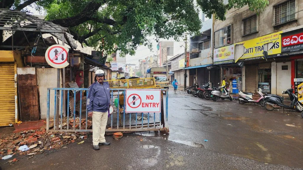 एकेरी वाहतूक रस्त्यांवर पोलिसांची नियुक्ती Police deployment on single traffic roads