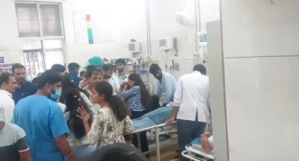 A milk tanker hit a student bus in Kolhapur on the highway