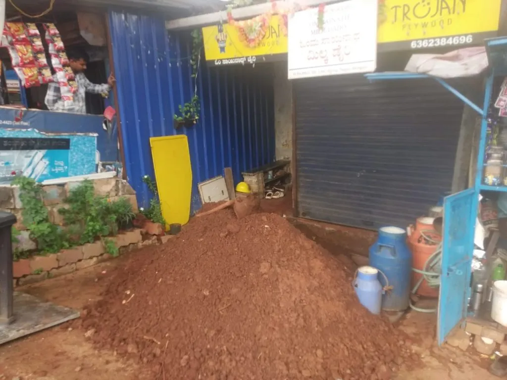 खासगी जागेतील ती पाईप लाईन हटवा Delete that pipe line in private space