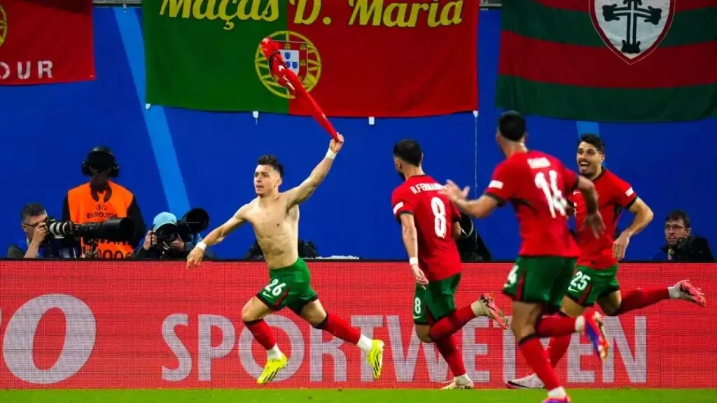 Portugal beat Czech Republic 2-1