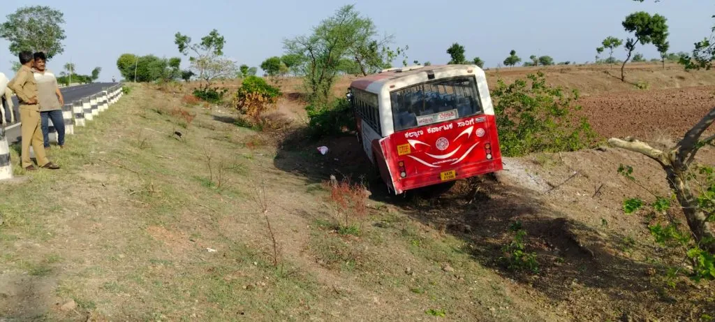परिवहनच्या बसला अपघात Transport bus accident