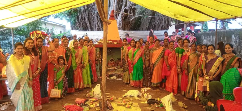 In Khanapur, Nandgarh, women wear Vadala Sakade