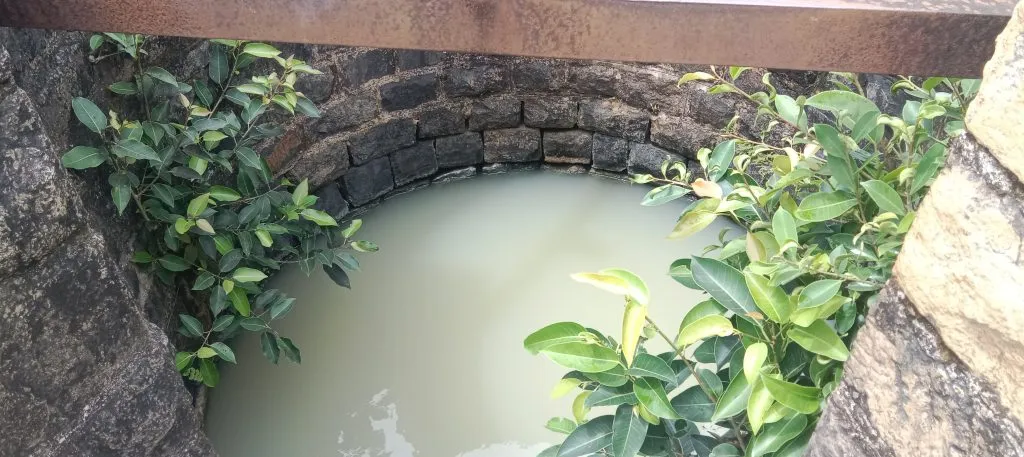 The water of the well in Gunji is muddy