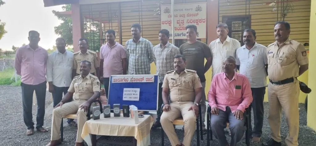 मुगळखोड येथील मोबाईल चोरीचा दोन दिवसांत छडा Mobile theft in Mughalkhod was solved in two days