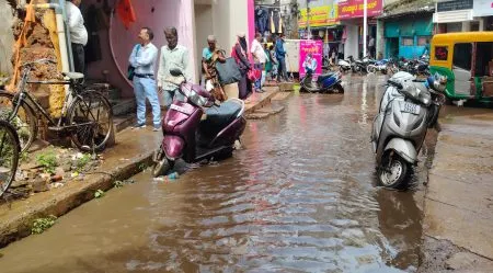 शनिवारी दमदार सरींनी उडविली तारांबळ Tarambal was blown away by strong showers on Saturday