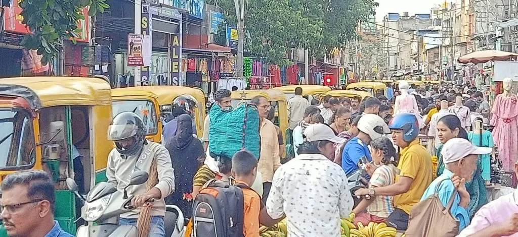 Sunday market is crowded for shopping