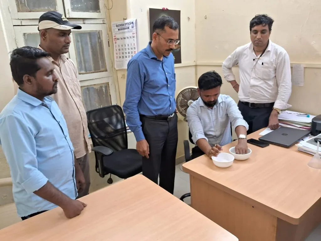 Health inspector caught in Lokayukta's net while accepting bribe