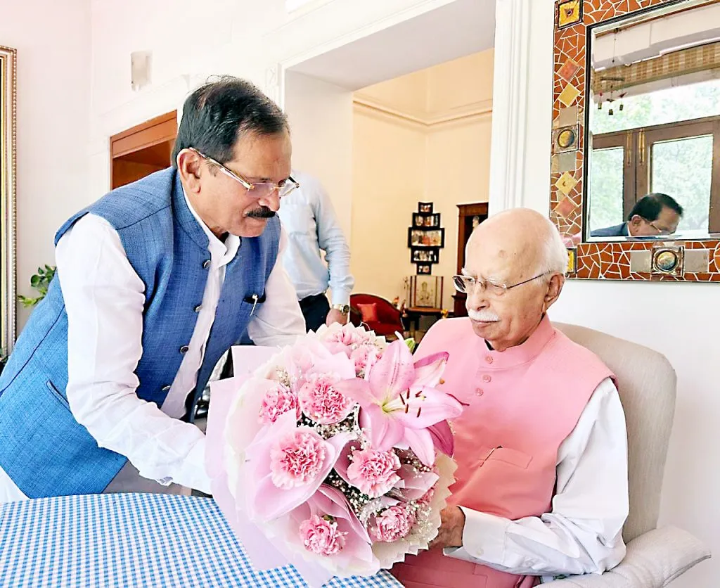 Shripad Naik met LK Advani