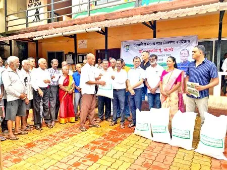 Distribution of free fertilizer, seeds to farmers at Sal