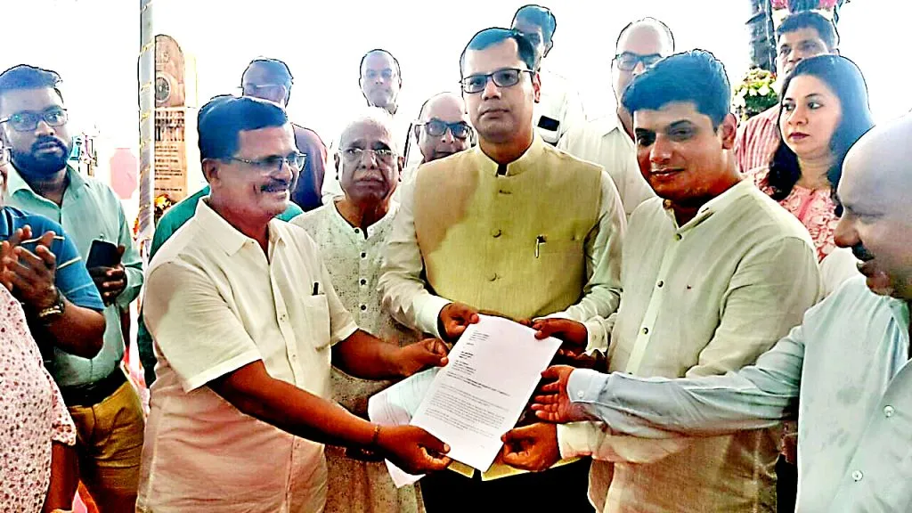 Introduce a private bill seeking amendment of the 10th Schedule of the Constitution