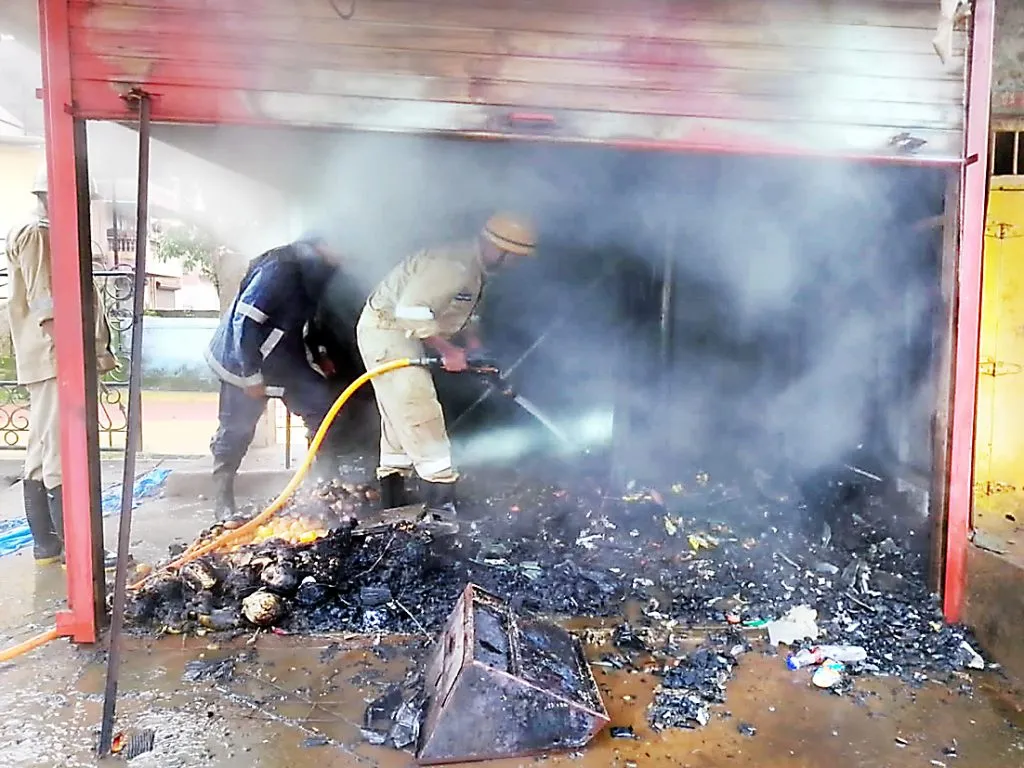 4 lakhs loss due to fire at shop in Kule