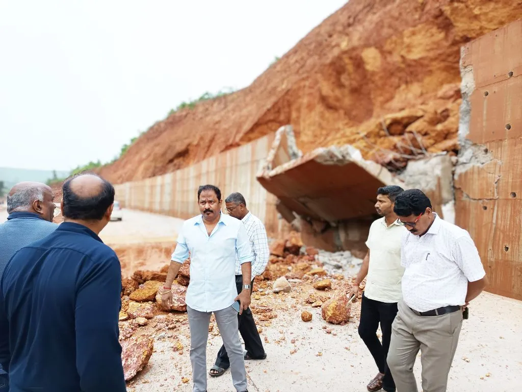 There was a crack in the retaining wall at Malpe-Naibaug
