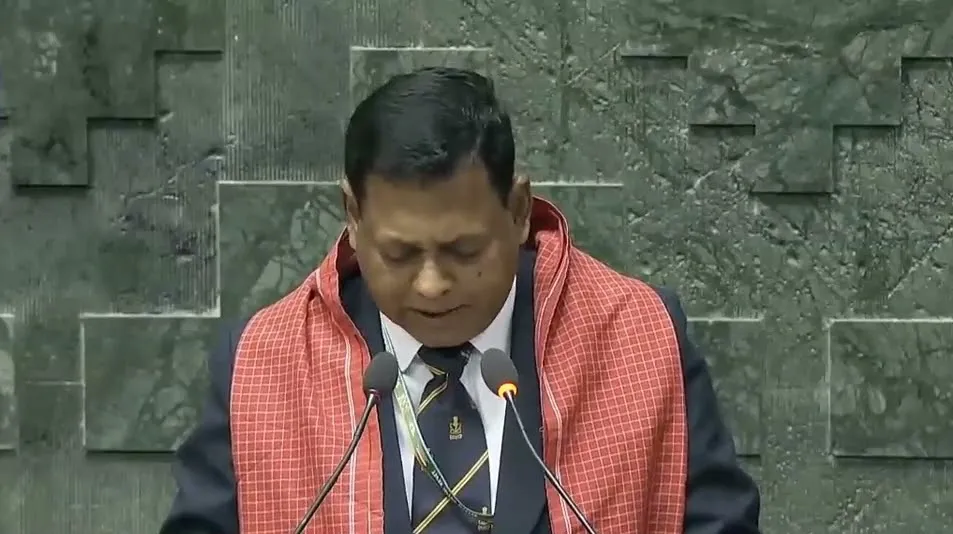 खासदार विरियातो फर्नांडिस यांनी घेतली कोकणीतून शपथ Minister Shripad Naik took oath in Sanskrit