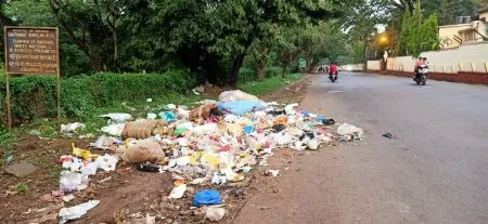 Garbage problem on Shaurya Chowk road