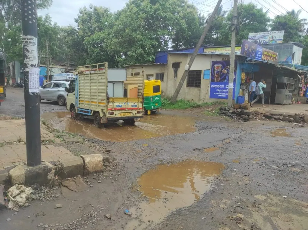 Displeasure due to poor roads in Udyam Bagh