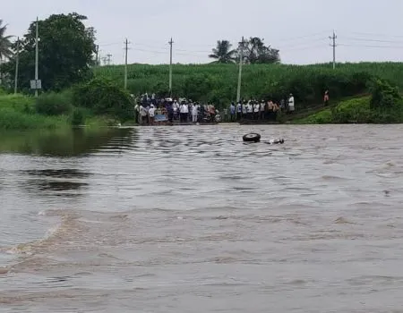 The tractor got carried away in Ghataprabha river bed