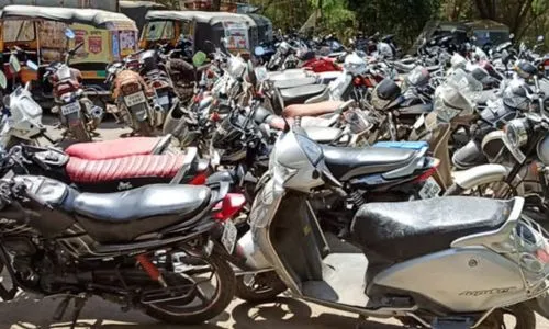 Sangli : पोलीस मुख्यालयातून गाड्यांच्या स्पेअरची चोरी Sangli Crime Theft