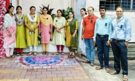 Ratnagiri : राज्यभर वीज कंत्राटी कामगारांनी काळ्या फिती लावून केला निषेध Ratnagiri Electricity contract workers protested