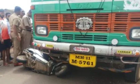 परिते म्हाळूंगे रस्त्यावर ट्रक दुचाकी अपघातात एक ठार Parite Mhalunge road accident