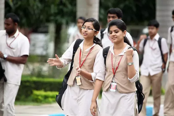 कॉलेजमध्येही आता ‘युनिफॉर्म’ Even in college now 'uniform'