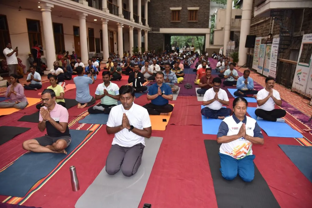 आरोग्य संपन्नतेसाठी योग महत्वाचा -जिल्हाधिकारी अमोल येडगे yoga din