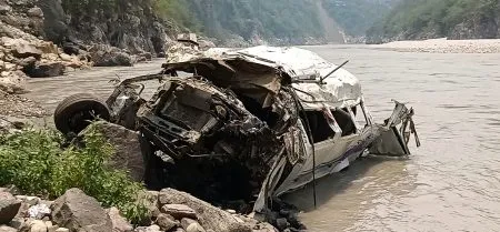 0 tourists died after the traveler fell into the river