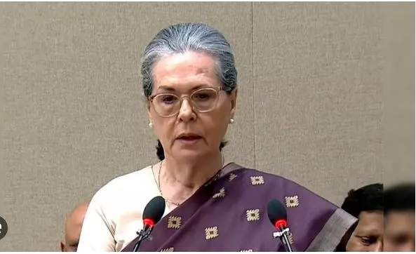 काँग्रेस संसदीय पक्षाध्यक्षपदी सोनिया गांधी यांची निवड Sonia Gandhi elected as Congress Parliamentary Party President
