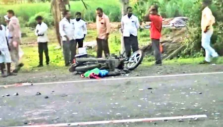 Three killed in an accident near Kankanwadi