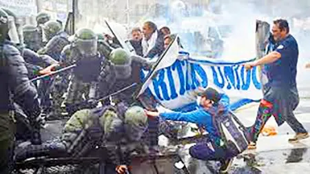 Violent protests in Argentina against economic reforms