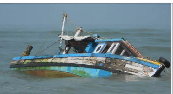 गंगेत बोट उलटून सहा भाविक बेपत्ता Six devotees missing after boat capsizes in Ganges