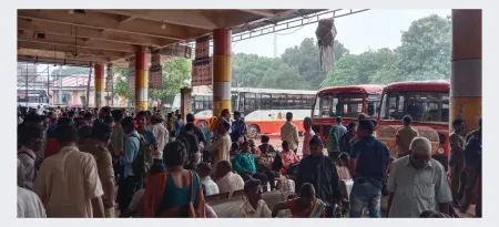 एसटी चालकास बेदम मारहाण , चालक-वाहकांनी काम केले बंद एसटी