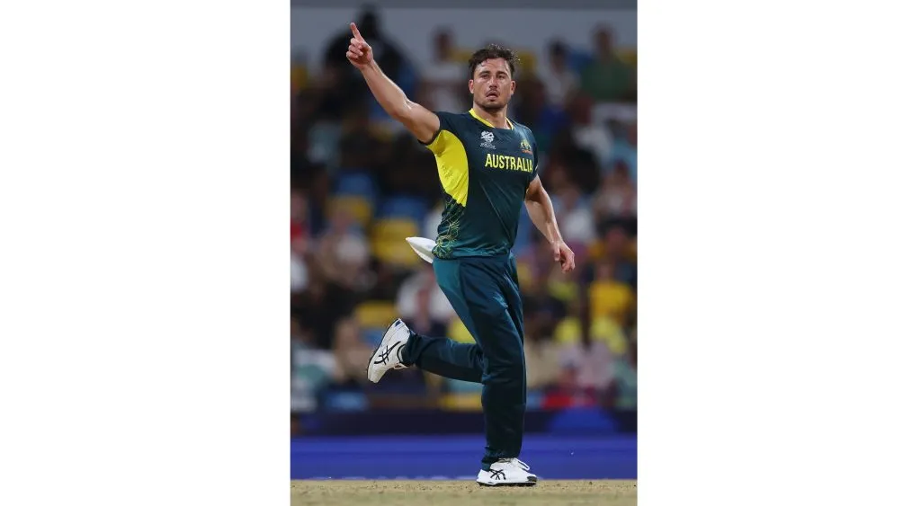 कांगारुंची धमाकेदार सुरुवात A bang for the Kangaroos