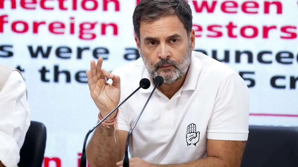 ‘नीट’ परीक्षेच्या मुद्द्यावर मौन : राहुल गांधींची पंतप्रधान मोदींवर टीका Silence on 'NEET' issue : Rahul Gandhi criticizes PM Modi