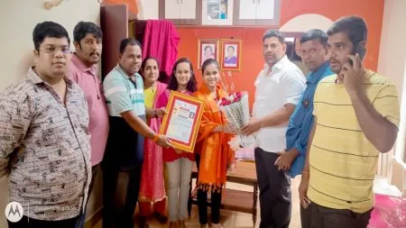 तन्वी म्हाडगुतचा आ. वैभव नाईक यांनी केला सत्कार