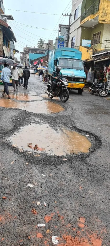 Roads in Khanapur city are cracked due to potholes